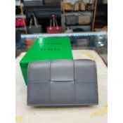 #新上架 BV-灰色經典大編織釦式零錢卡包-809944742-附盒防塵袋