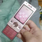 出清經典收藏 Sony Ericsson W705 粉色 經典滑蓋 walkman 音樂手機  外觀95新  附原廠電池