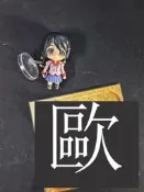 免運羽川翼（釵擺）GSC黏土仁細裂，醚擬Q版羽川翼，分瑟校搭配藍色子，黑色短發，戴造型。佩見齊權，帶原裝盒。化物語