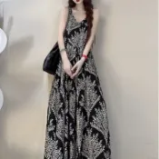 [4033人收藏]法式複古v領碎花洋裝 寬鬆慵懶無袖印花連衣裙 顯瘦大擺吊帶長裙