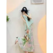 （仙緻物語）三時尚不規則純色褶皺上衣綠色碎花魚尾裙夏日氛圍感薄荷曼波套裝