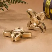指尖陀螺 四葉鋁合金鐵盒版(顏色隨機) Hand Spinner 手指陀螺 指間陀螺 減壓神器 舒壓 療癒