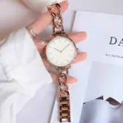 奢華金屬女士手錶簡約模擬玫瑰金錶盤鋼鏈帶石英女士手錶時尚優雅女士手錶時鐘禮物 Reloj Mujer