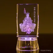 禪道院 佛具用品 藏傳佛敎 轉法輪 佛號 念佛 光明燈 供佛 水晶佛像髮光小擺件西方三聖地藏王菩薩家居供奉寺廟結緣3D立
