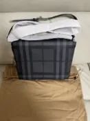 【小惡魔市集】(已售出)BURBERRY 黑格紋男士側背包 超低特價 搬家出清 100%原廠公司貨 支持驗貨!!