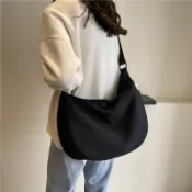 宜百家 防水牛津布大容量餃子包斜背包女小眾新款百搭休閑運動風單肩包潮