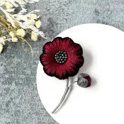 巧克力波斯菊手工刺繡胸針 酒紅色 鐵絲飾品