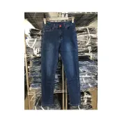 (店+)後口袋電繡英字牛仔褲 #3550  經典的電繡 、超有設計的電繡質感 反折褲管，微露出腳踝，比例會更好(好啊) 隨性舒適