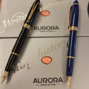 筆來筆趣》義大利🇮🇹AURORA Ipsilon Deluxe 高級舒適龍14K金尖鋼筆