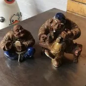 80 年代石灣窯老夫老妻 ，動態不錯，老夫二胡有斷，其他完整，標及，請告知後再拍，議購買