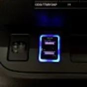 雙魚座汽車精品~TOYOTA SIENTA 車美仕公司原廠件 盲塞式雙孔USB 待機時藍光 充電時橘光