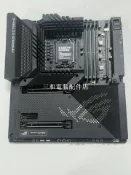 三和電腦配件店 華碩ROG MAXIMUS Z690 EXTREME 9成新 支援12-14代處理器 DDR5 內存 豪華E-ATX度板 神光同步 如圖