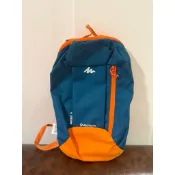 迪卡儂後背包QUECHUA後背包橘綠色 深藍色 黑色紅色運動休閒包包登山包健行包休閒