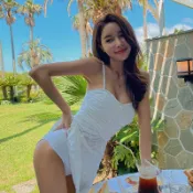 (有款媠衫)臺灣出貨\連身泳衣女保守遮肚顯瘦 小胸韓系海灘溫泉渡假游泳衣素色舒適日常百搭美體網美風泳裝