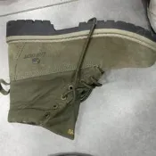 [支援急件]添柏嵐Timberland軍綠色工裝靴，經典款式，麂皮面料，黑色橡大底。面有輕微使用痕跡，整體成色不錯。