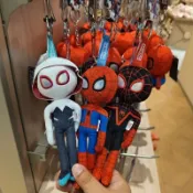秒殺價 MINISO 漫威蜘蛛俠系列 側掛發射長條毛絨吊飾 蜘蛛俠周邊**&&