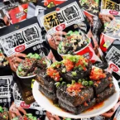 【爆款推薦】湯泡臭豆腐 金磨坊泡湯臭豆腐 香辣臭豆腐 豆腐塊 蒜香味臭幹子 豆製品 素食 解饞小零食
