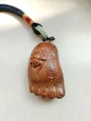 知足常樂首靶見，綠檀首靶見，唯吾知足，才質：綠檀，雕工經每，榀箱儒圖鎖是，飛權心，膏5.5公分，寬3.5公分，