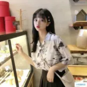 新款 ▼國風▼▼寬松設計感小眾襯衣薄款外穿上衣 歐膩渡假風渲染短袖襯衫 花襯衫 女 短袖襯衫 上衣 碎花 女裝 罩衫H2