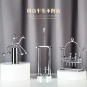 協貿國際日用品生活館 創意杠桿平衡小鐵人幾何動態不倒翁懸浮永動機男生減壓辦公室擺件