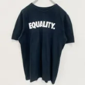 【DOKODEMO】古著 Nike Equality 短袖印花 T 卹，簡約圓領，黑色，復古風格，M 碼