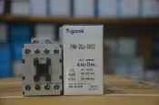 戶上Togami 日製  電磁開關、電磁接觸器 PAK-20J  220V  4大A  電熱用.
