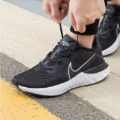 NIKE RENEW RUN 透氣網布輕量慢跑鞋(黑白) 男鞋 CK6357-002 ／a448