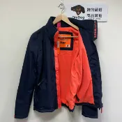 DryDog 跩狗嚴選 跩狗嚴選 極度乾燥 Superdry Windhiker 單層拉鍊 刷毛保暖內裡 無帽立領 風衣 防風 外套 海軍藍珊瑚紅 深藍 鮭魚粉紅
