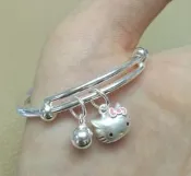 紫滕戀推出正生純銀飾品 足銀KT貓鈴鐺兒童手鐲女寶寶 可推拉KITTY手環禮物