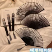 【臺灣出貨】新中式夏季古風折疊扇子 隨身攜帶 漢服舞蹈 黑色竹扇 古裝 古裝漢服 扇子 古風折扇 漢服 漢服女改良 折疊
