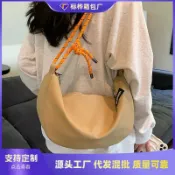 喜挖2店 大容量包包女2023新款夏天牛津布高級感單肩斜後背包小眾設計餃子包