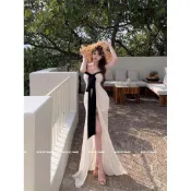 【𝐊𝐈𝐊𝐈𝐅𝐀𝐌𝐄】🕊️日和風鈴ℬ𝑒𝒶𝓊𝓉𝓎～渡假風蝴蝶結開衩吊帶裙 撞色洋裝 渡假洋裝 開衩長裙 蝴蝶結洋裝 綁帶洋裝