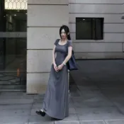 法式純欲風圓領短袖洋裝 夏季純色修身收腰長裙 高腰大擺包臀顯瘦連身裙 純欲風圓領修身長洋裝