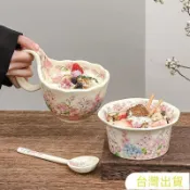 高顏值復古花卉陶瓷碗帶把燕麥碗家用不規則把杯粉色少女心伴手禮手柄碗防燙飯碗面碗陶瓷材質可微波碗盤