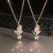 情侶對鍊 男女款時尚小眾造型 簡約項鏈 情人節禮物 荊棘玫瑰穿花蝶舞情侶項鍊女小衆設計百搭高級感輕奢情侶閨蜜禮物【宜家良品百貨】