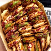 熱賣💥好物 扁桃仁夾心酥堅果蔓越莓拉絲健康小喫零食牛軋酥餅乾杏仁袋裝【