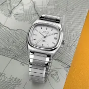 TIMEX 天美時 1983E系列 自動機械錶 34毫米 不鏽鋼伸縮錶帶腕錶(銀 TXTW2W70800)