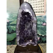 15.4kg ((異像官帽型巴西大骨幹.晶花.方解石.軟糖.黑碧璽共生紫水晶洞)) 藏風  納氣