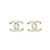 CHANEL香奈兒 壓克力大雙C LOGO 單排方鑽穿式耳環(米黃色)