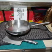膳魔師28公分平底鍋 商品材質為不鏽鋼易有磨痕請勿介意他