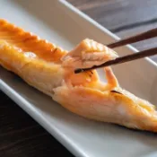 紅毛港海鮮市集 鮭魚肚條 3-5cm （0.6kg±5%/包)裝 燒烤  香煎 氣炸鍋方便料理