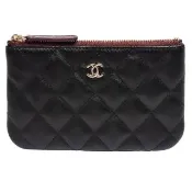 【CHANEL 香奈兒】經典雙C LOGO菱格荔枝紋小羊皮金釦拉鍊零錢包(黑X酒紅)