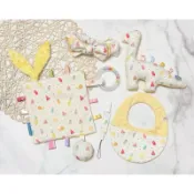 《Bu。Handmade Love》客製女寶彌月禮盒 請勿直接下標⭐️圍兜/嬰兒鞋/蝴蝶結髮帶/奶嘴鍊+防塵套/安撫兔