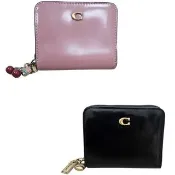 【COACH】Essential Billfold 漆皮釦式拉鍊愛心星星墜飾/櫻桃吊飾零錢袋短夾紙袋禮盒組