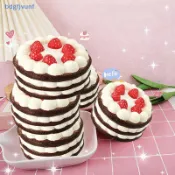 BDGF Kawaii 草莓生日蛋糕 Fidget 玩具柔軟無毒減壓擠壓玩具,適合幼兒玩耍時間 TW