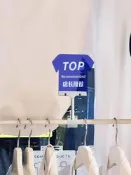 樂購優品百貨 薇素蔓新款上市展示牌衣服架子服裝店POP促銷折扣牌定制改文字加LOGO亞克力輕奢INS創意個性彩色顯