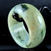 珍珠林~光圈翠玉戒~A貨黃翡墨翠三彩緬甸玉(內徑19.5MM.國際戒圍17號)#162