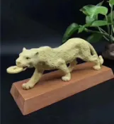 銀聯網日用品生活館 黃楊木實木雕刻金錢豹擺件動物工藝品 擺件創意禮品1入