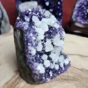 (店+)【藍夜水晶】巴西異象紫晶鎮共生方解石(紫晶洞 開運 招財 風水擺件 B08)