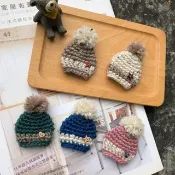 鉤織工藝。迷你球球帽別針